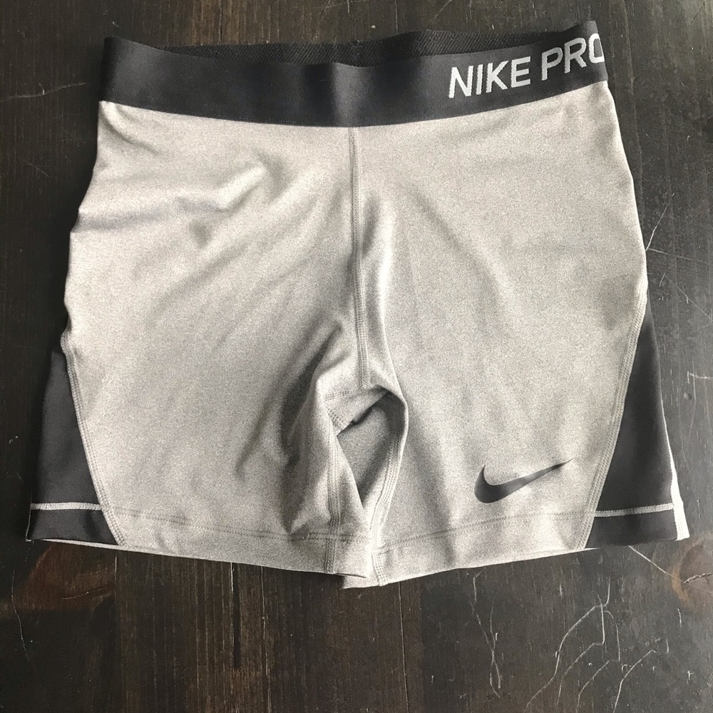 Girls Nike pro spandex 4”